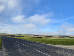Routes au milieu de la campagne - Agrandir l'image (fenêtre modale)